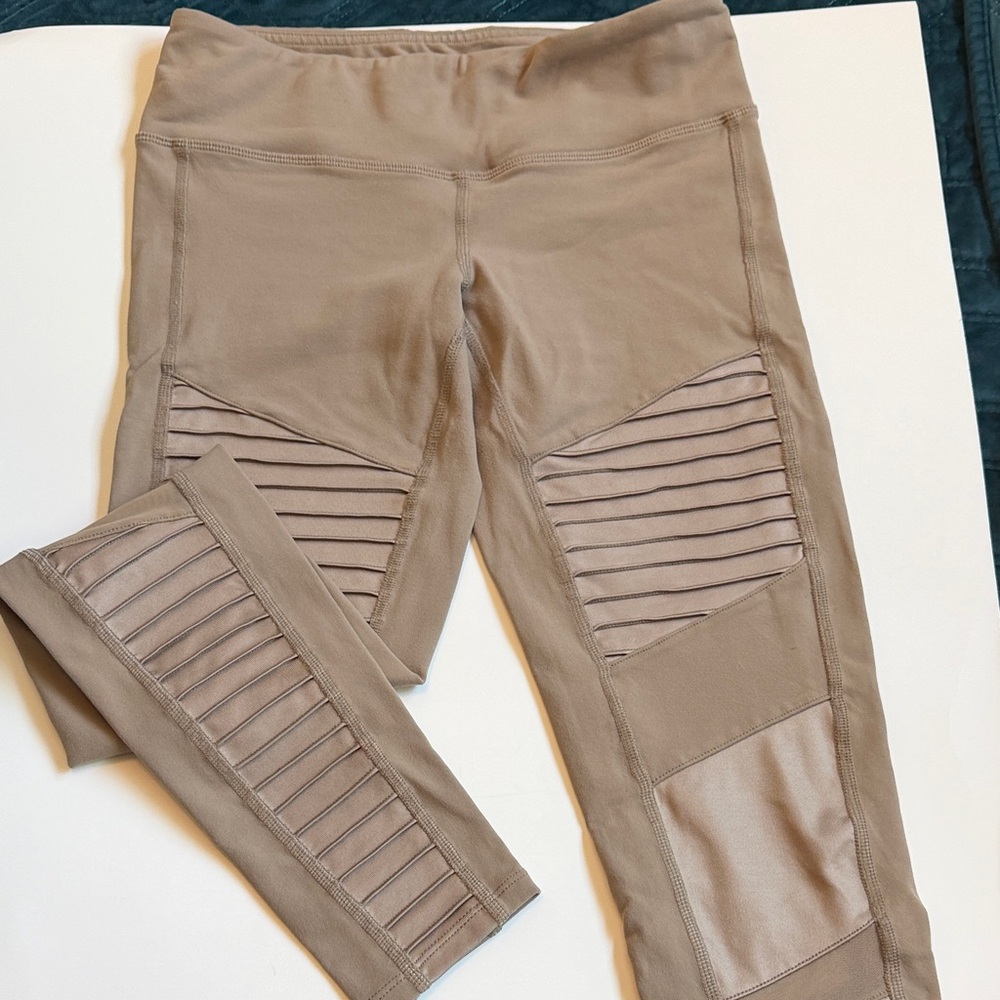 ALO Yoga Women's Leggings in Taupe - Picture 4 of 5